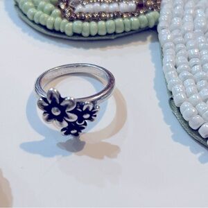 Retired James Avery flowers ring size 5.5